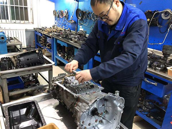 三菱帕杰羅V73自動(dòng)變速箱維修